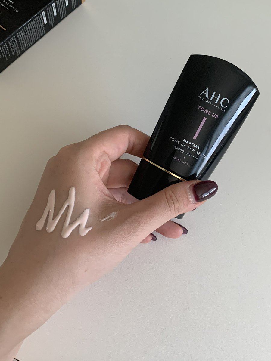 jinnyandu's tweet photo. #광고 
#RT 추첨 3분께
AHC 마스터즈 톤업 선 세럼 50ml 보내드려요 🤍 

AHC 패밀리 세일 중 🛒‼️ 
최대 92% 까지 올해 마지막으로 크게 세일 중이라고 해요! 

저는 세일 제품 중에 톤업 선세럼 사용해보았는데요, 
이렇게 기름지지도 않고, 매끄럽게 발리면서 
자연스럽게 톤업 되는 선세럼 처음.. 
심지어 끼임도 없어서 화장 전에 잘 사용할 것 같아요 !! 
게다가 SPF50+ PA++++ !!