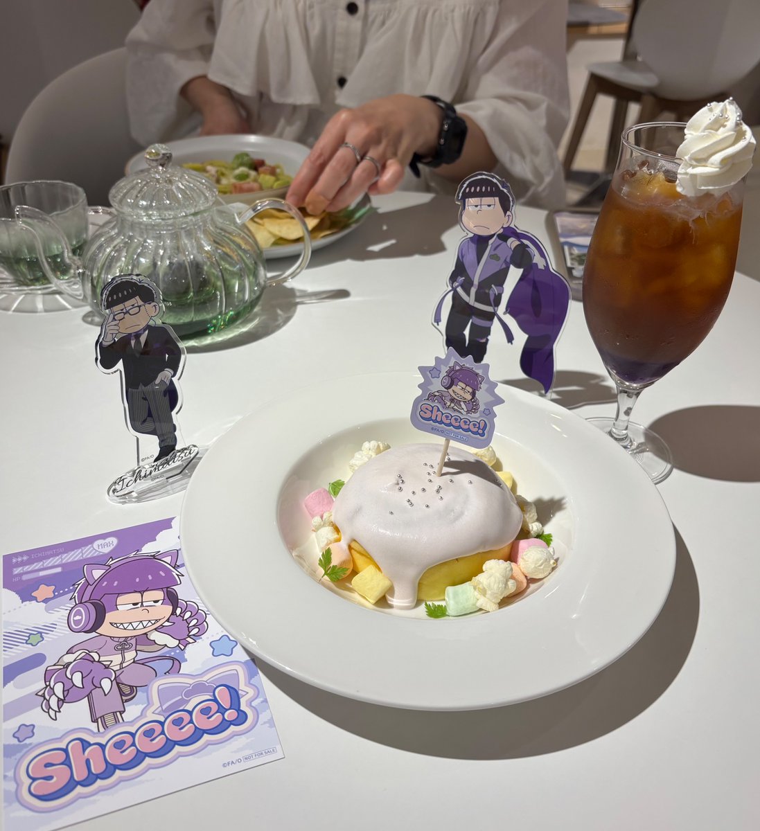 Iam_InoueMane's tweet photo. 学校が振替休日だったので！コラボカフェに！行ってきた！よ！！
店内BGMがマツノテンのオフボーカルでテンション上がりました
あと付箋コーナーにxで見たことある人たちがいて、わああ､､､✨✨となった https://t.co/9F1XzxEjSx