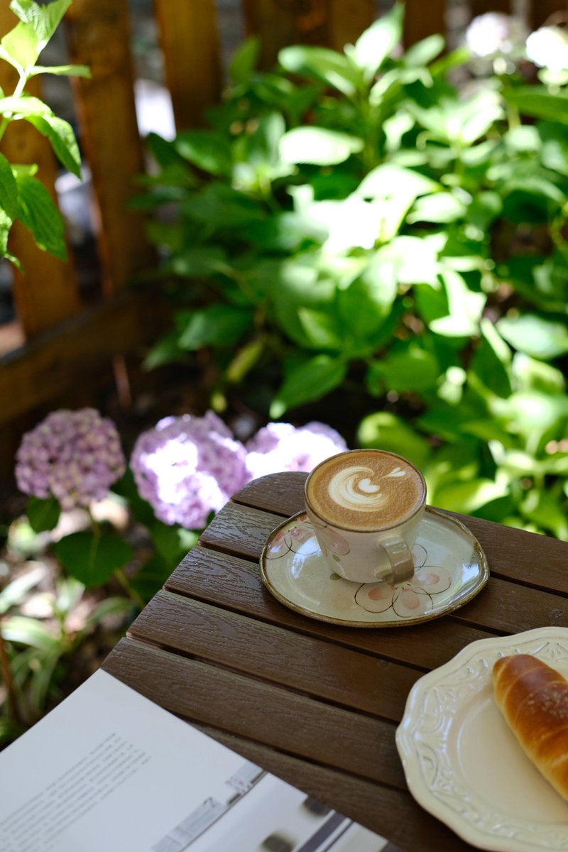 ysntgc's tweet photo. Hey, caught you grinning at my post—want to grab a coffee this weekend I know a cute spot with the best lattes in town. https://t.co/azF3RJDj9r