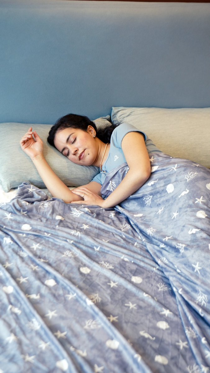 ElegearHome's tweet photo. Oceanside prints on the outside, fridge-level chill on the inside. ๐ง๐
๐โก๏ธ https://t.co/vkCzCYk6LS
#elegear #arcchill #coolingblanket #oceanvibes #staycool #hotsleeper #beddingupgrade #goodnight #sleepbetter #nightsweats #giftideas #CoolingBlanket #CoolingComfort #BedtimeHack https://t.co/vLamI0Ixn5
