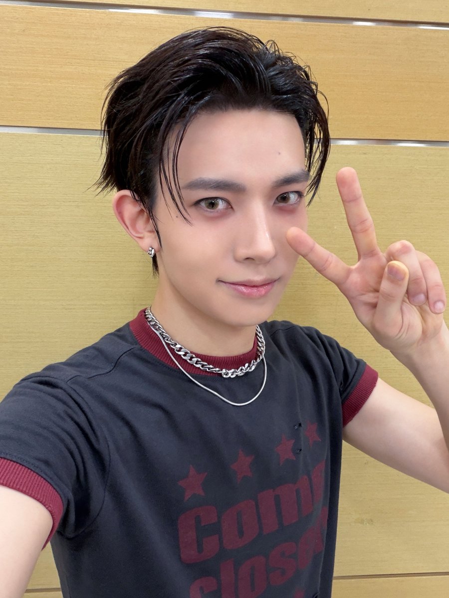 h_evva_n's tweet photo. 260916 @ 쇼챔피언
#EVAN #에반 https://t.co/RElfujFiXo