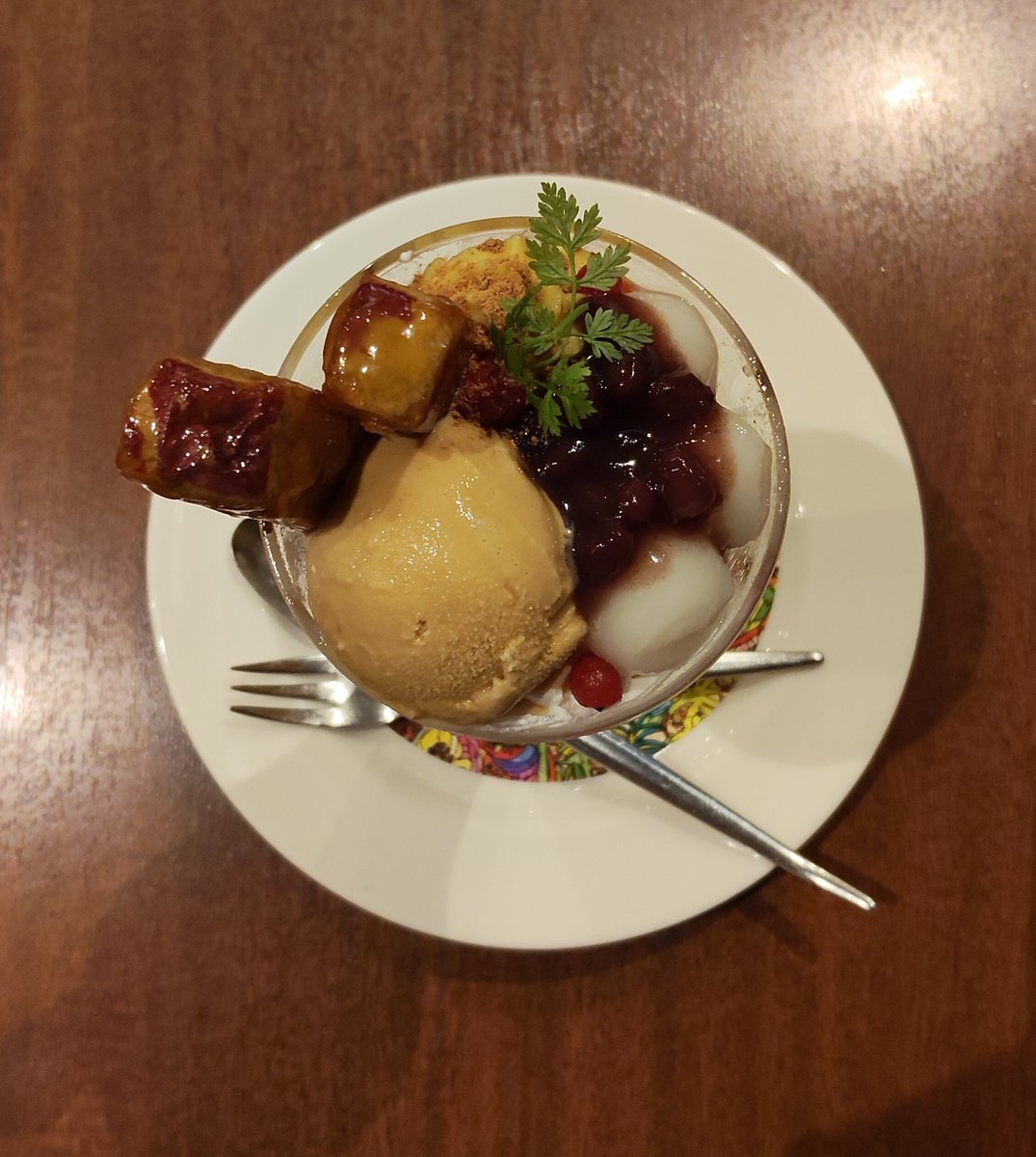tonysan1021's tweet photo. ロイヤルホスト
ほうじ茶香るお芋のパフェ🍠🍨

栗と迷ったけど白玉が入ってるので、お芋に軍配が上がりました😋 https://t.co/oiOra9EVOv