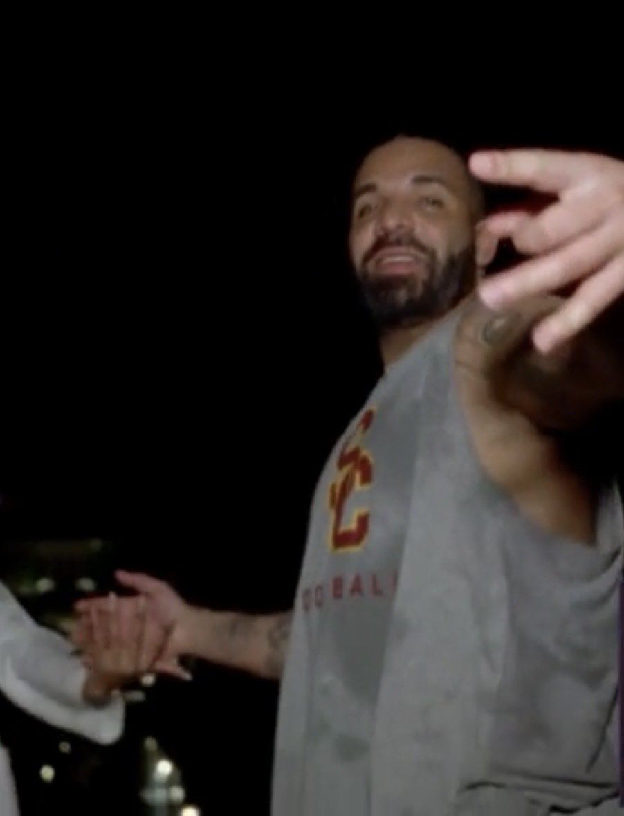 johnnylauro14's tweet photo. #FOMO Drake, welcome. ✌🏽 https://t.co/n5Pah90wXT