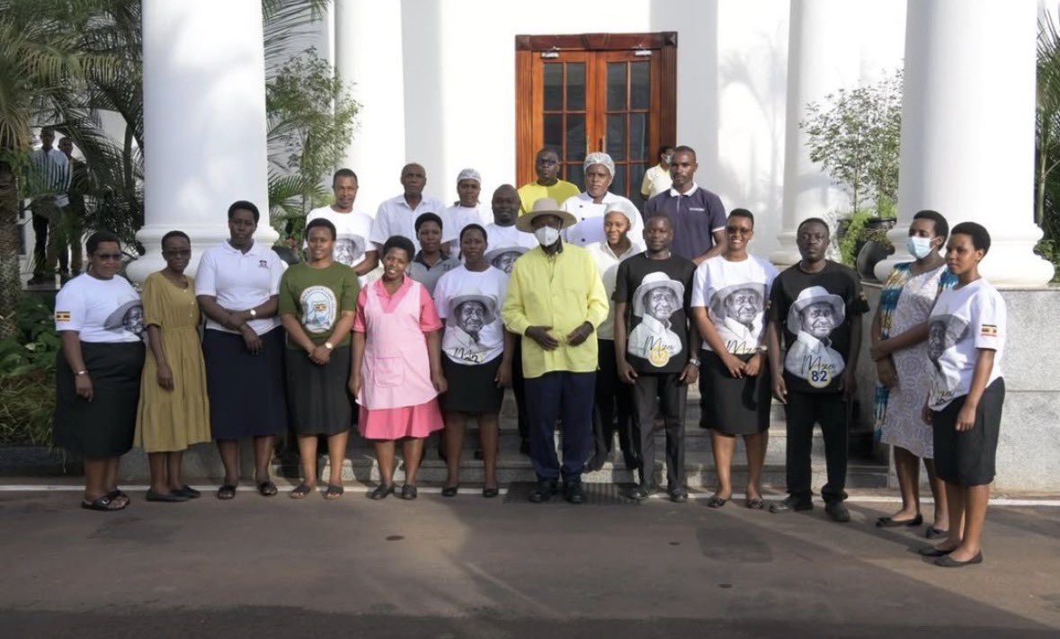 kamukamafredie's tweet photo. Yesterday,President Yoweri Museveni celebrated his 82nd birthday with his dedicated staff at state house Entebbe. Happy belated birthday President Museveni. https://t.co/ovTSSvekRi