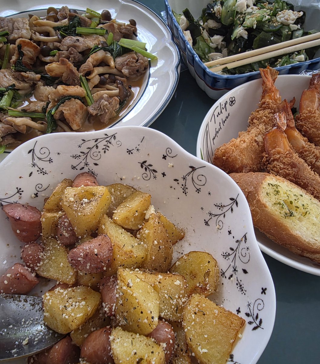 nanally1589's tweet photo. 今日のご飯だぬ！ポケコロなのに料理垢になってないかぬー！？💦
だが！これで酒を飲みながらお手伝いするのだぜ(´｡✪ω✪｡ ` )✨ https://t.co/tmkhqbC3wp
