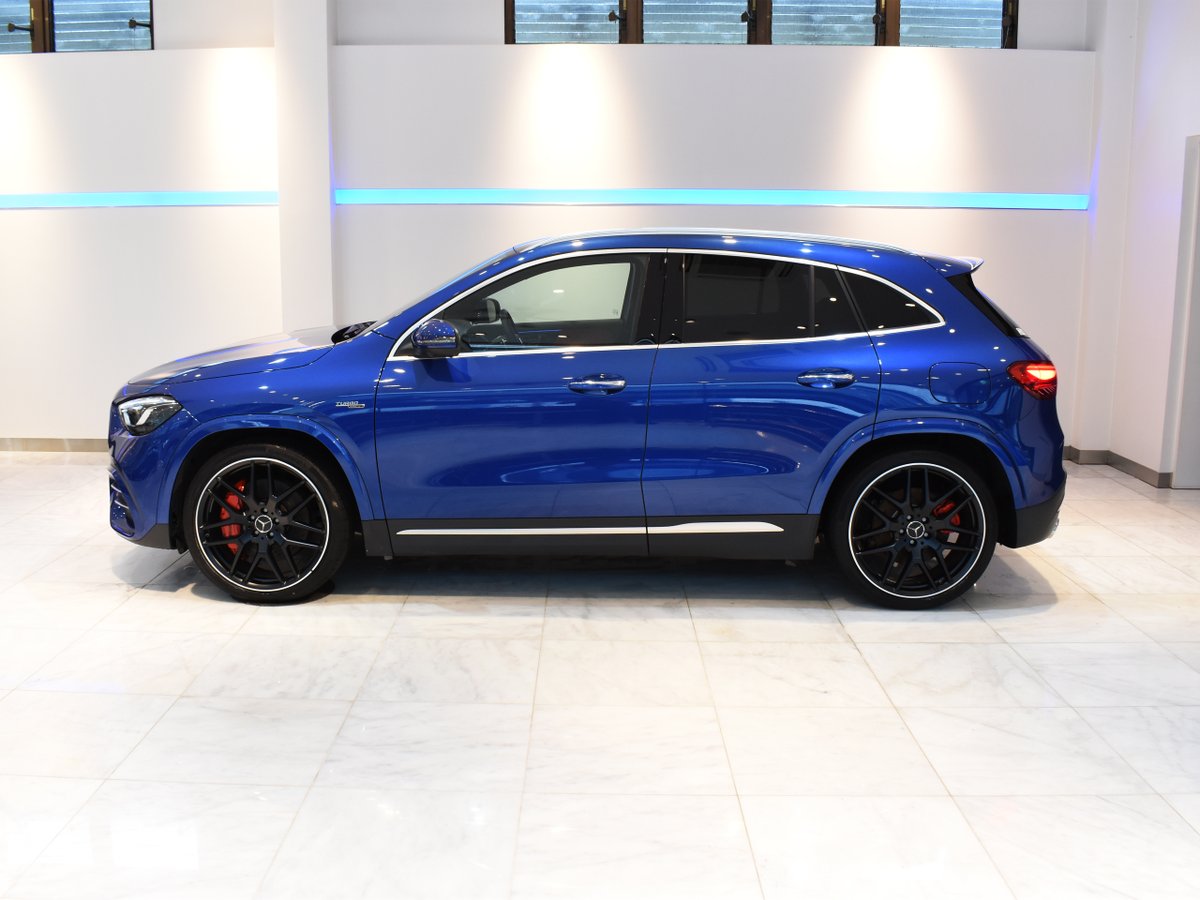 ROKKEY_SAITAMA's tweet photo. 2025年モデル メルセデス AMG GLA45 S 4マチック＋が入庫いたしました✨

鮮やかなスペクトラルブルーが目を惹く1台で、コンパクトなボディに421馬力は刺激的。

パフォーマンスPKG、アドバンスドPKG付きで新車価格を考慮すると非常～にお買い得です。 https://t.co/pvlxaVOifC