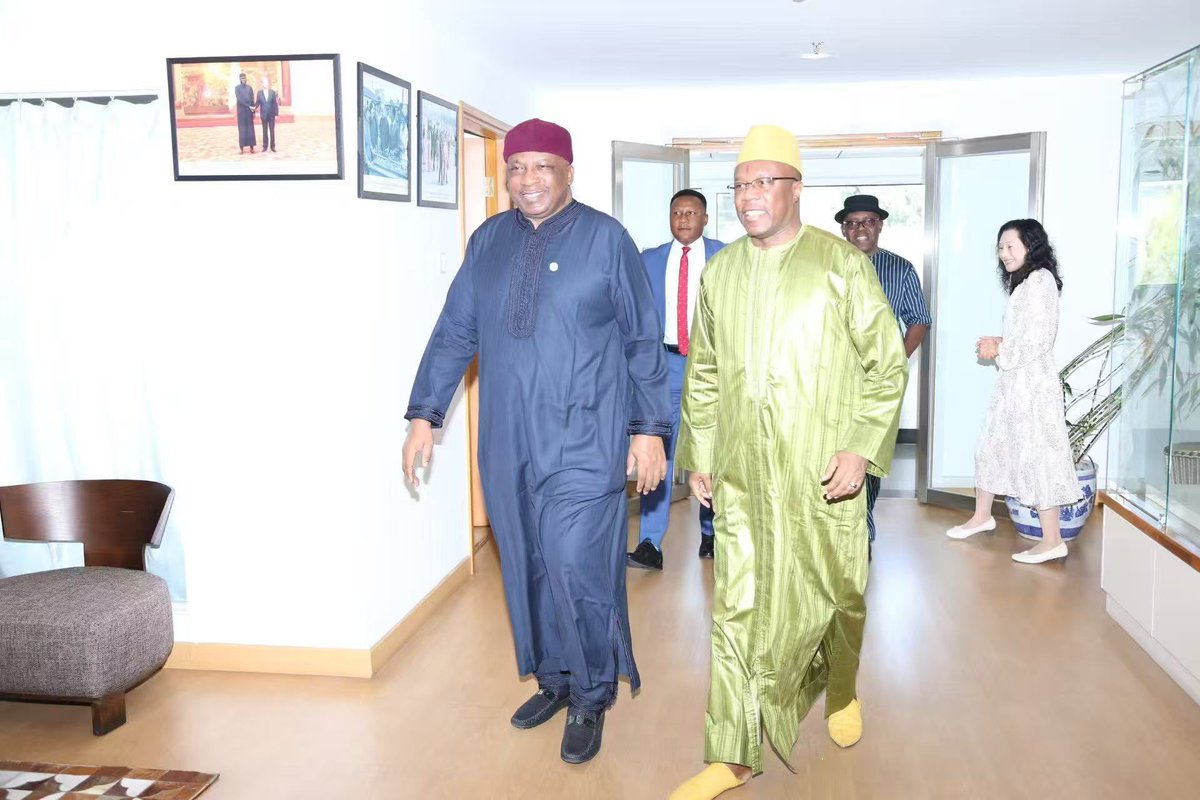 SyllaSori's tweet photo. I received the courtesy call of H.E Lt. General Abdulrahman B. Dambazau, Ambassador of #Nigeria to #China. Beyond his rich political experience, H.E has an outstanding achievements on peace &amp; security in Africa. Our bilateral relations &amp; Sino African cooperation among topics. https://t.co/fTP86KJmaU