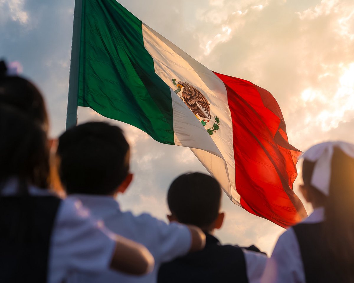 alitomorenoc's tweet photo. México nació de gente que se atrevió a imaginar un país libre cuando parecía imposible. Nuestra Independencia nos recuerda que esta Nación nunca ha sido obra de unos cuantos. La han levantado generaciones enteras de mexicanas y mexicanos que trabajaron, lucharon, resistieron y siguieron adelante aun en los momentos más difíciles.

Este 15 de septiembre quiero pensar en el México que somos capaces de construir. Un país donde nuestros hijos puedan crecer seguros, donde el esfuerzo alcance para salir adelante, donde nadie tenga que abandonar su tierra por falta de oportunidades y donde podamos pensar distinto sin convertirnos en enemigos. Tenemos problemas enormes, pero también tenemos algo mucho más poderoso, millones de mexicanos que todos los días se levantan temprano, trabajan, cuidan a su familia y no renuncian a tener un futuro mejor.

Yo creo profundamente en México y en su gente. Hemos atravesado tiempos duros y aquí seguimos, con carácter y con ganas de salir adelante. Nuestra generación también tiene una responsabilidad con la Patria para defender su libertad y dejarles a nuestros hijos un país del que puedan sentirse orgullosos.

¡Viva México y viva siempre nuestra libertad! 🇲🇽