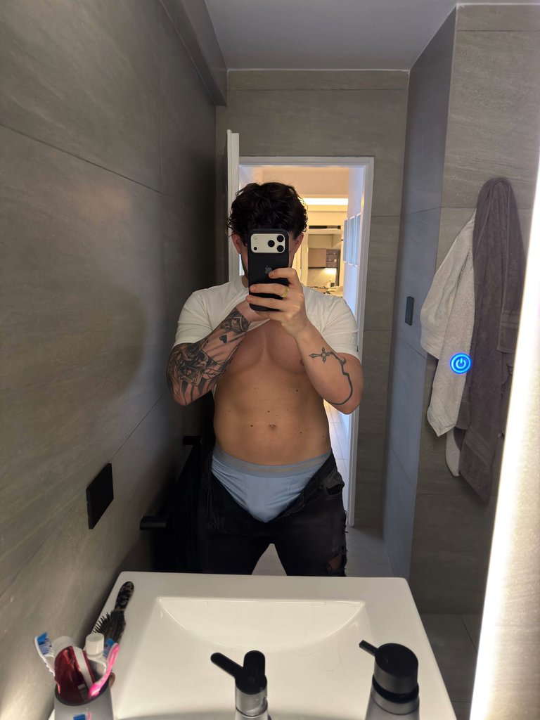 jckk69's tweet photo. just enough to keep you wondering 😈 https://t.co/dMNfaOXlXc