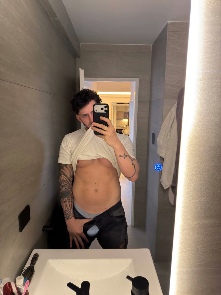 jckk69's tweet photo. just enough to keep you wondering 😈 https://t.co/dMNfaOXlXc