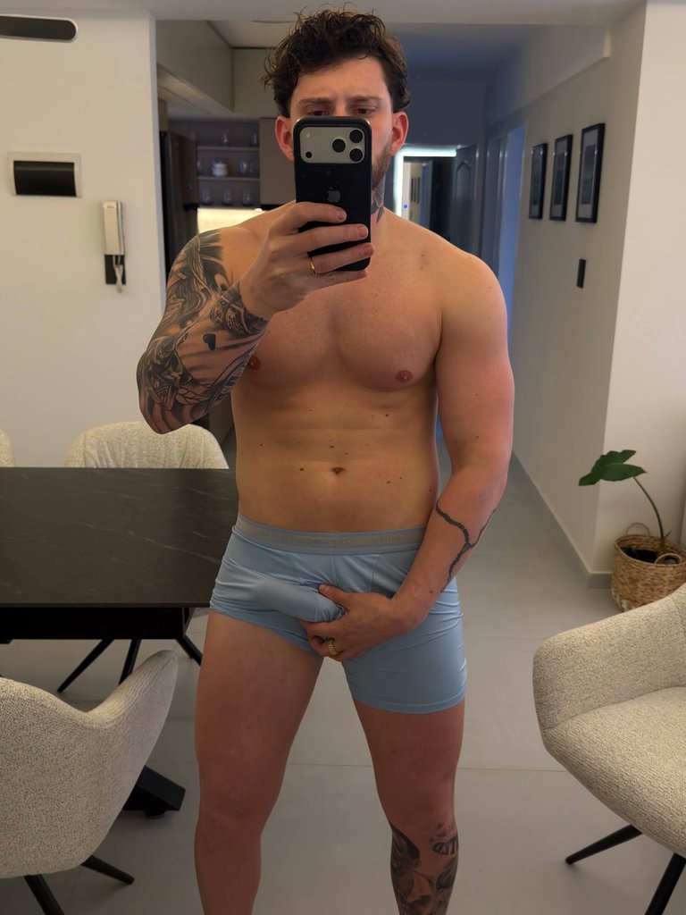jckk69's tweet photo. just enough to keep you wondering 😈 https://t.co/dMNfaOXlXc