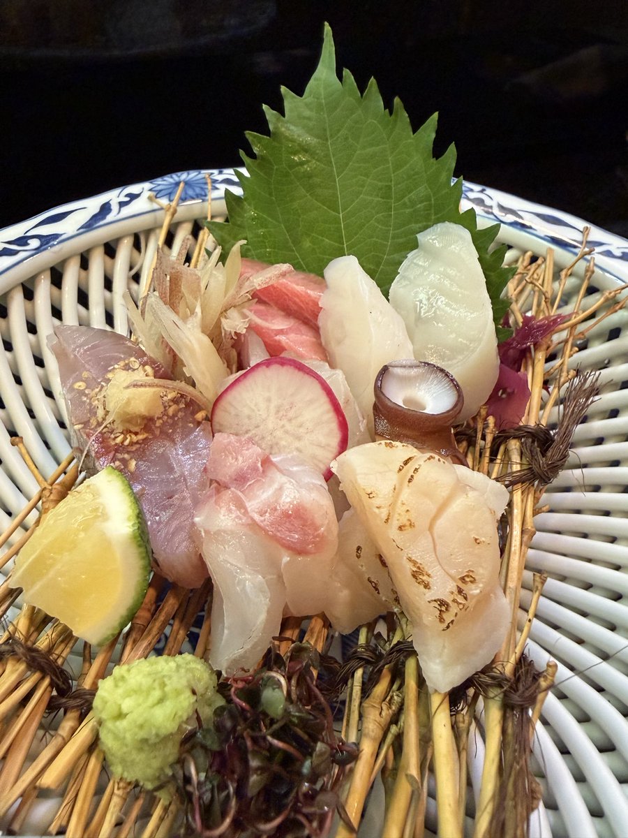 bentouyataruton's tweet photo. 先日見つけた美味しいお店！
丁寧な仕込と繊細な捌き
ごちそうさまでした😋 https://t.co/BazpATsfwW