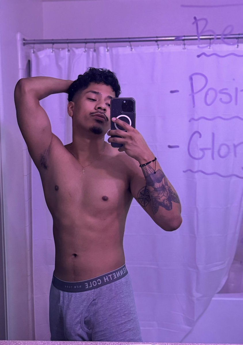 JaviiWasabii's tweet photo. shower time :) 

#dallas #latino #mlm #chudai https://t.co/DDQ3s0Qj2i