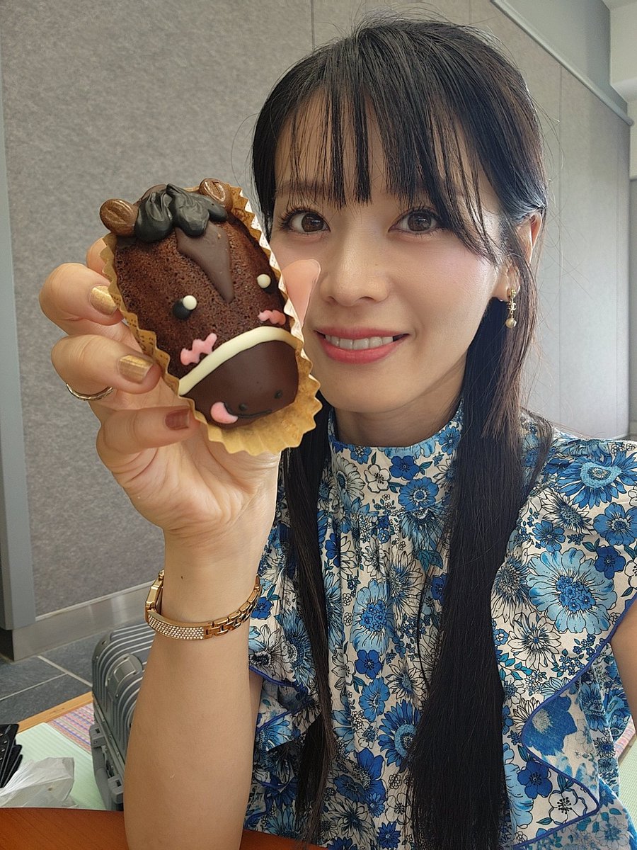 InoueRuka1's tweet photo. 先週、初めての阪神競馬場へ🐴
駅～競馬場の通路にはワクワクさせてくれる工夫があり、夢の国に入る感覚と同じでした🌈
子供に優しい施設が沢山🫶
子連れ限定の席(無料)もあり、そこでゆっり観戦しました🐎🍀

馬券は惨敗🐴🎫
何故か１頭だけ抜けるんだよなぁ～。
今週末の #さがけいば でリベンジ💪🔥 https://t.co/UZUlZaV54M