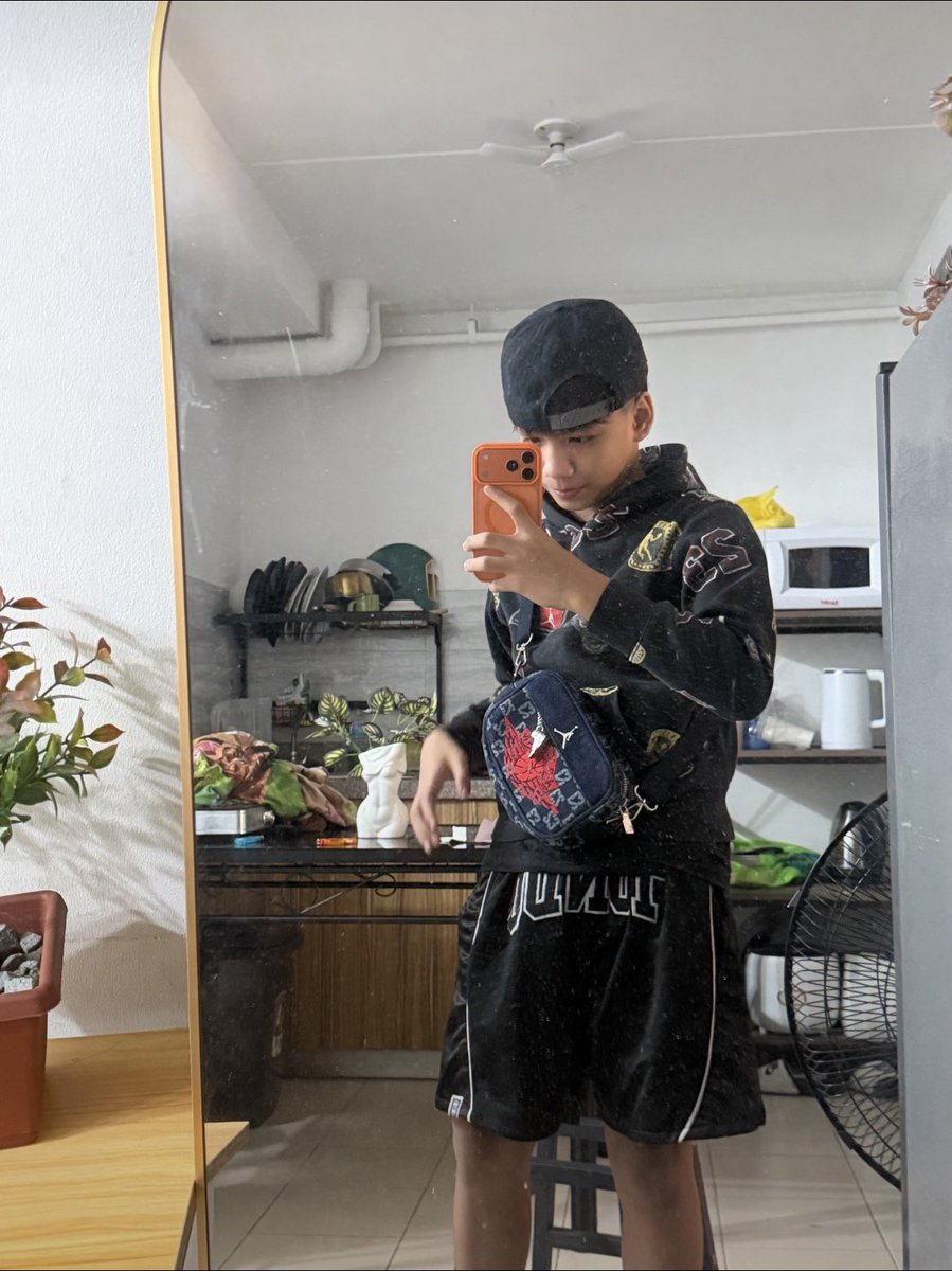UfavMkess's tweet photo. Mirror shot! https://t.co/JMF7EfpxEO