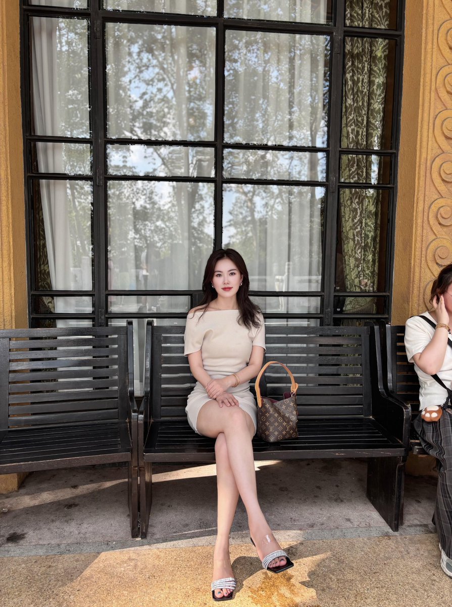 lunarnexus35022's tweet photo. 老师禁欲太久了 拍什么出来感觉都是涩涩的，， https://t.co/lxqrIl2WDs