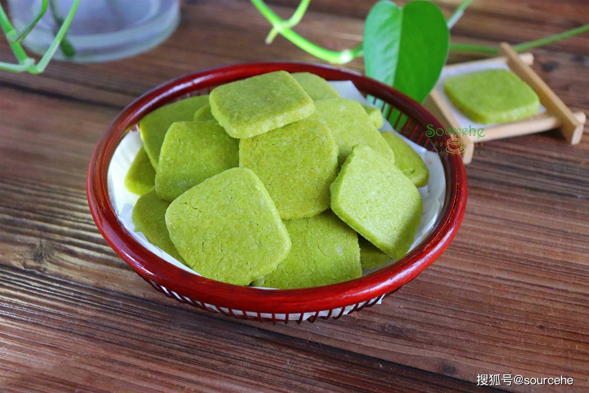 ariam502886's tweet photo. Sharing my latest snack find—crunchy matcha cookies that hit just right! Tag a friend you’d split this with https://t.co/Jy2jWxJaFG