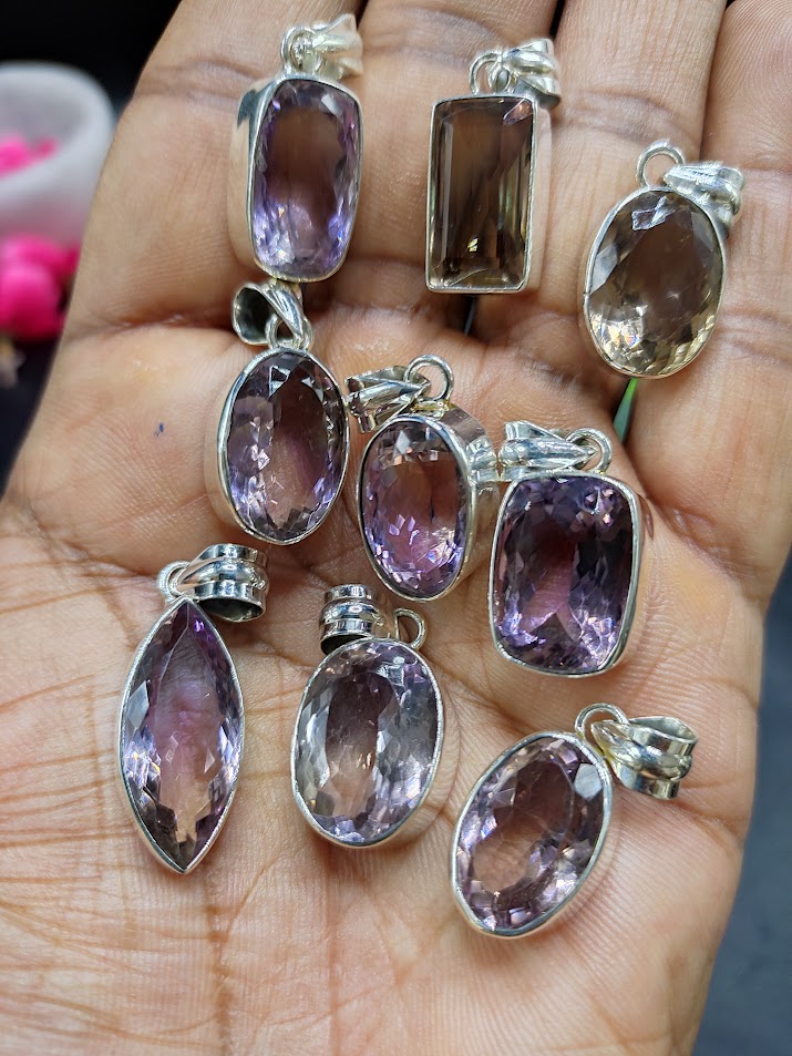 ShwasamC's tweet photo. How can you look different and stand out from the crowd? 
The answer is simple a gemstone pendant. 
A beautiful gemstone pendant enhances your overall personality, adds elegance to your look, and helps you stand out with a unique and graceful presence. https://t.co/RNfnI99shM
