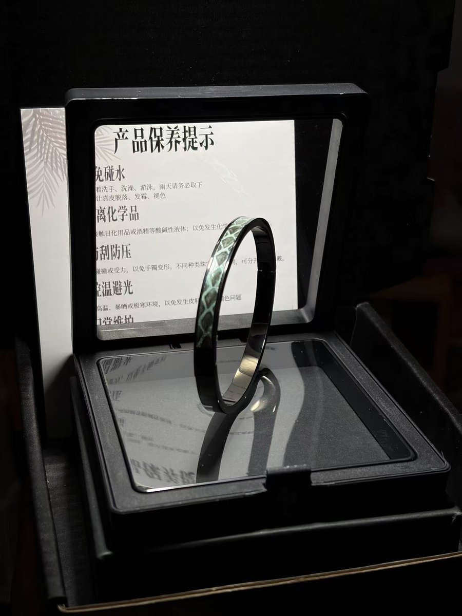 Longshudada's tweet photo. 本月活动奖品是新品钛金蛇皮手环
活动方式:分享藏在心里的照片与那段往事
想参与的可以私我了解啦报名啦 https://t.co/zWhSpoPKpu