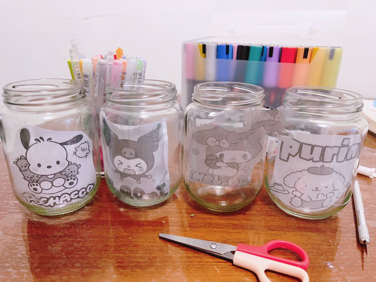 wondm428784's tweet photo. Turn old glass jars into stylish storage organizers! Just add a coat of paint and some cute labels  #DiyHacks https://t.co/Q0QqiO4aWS