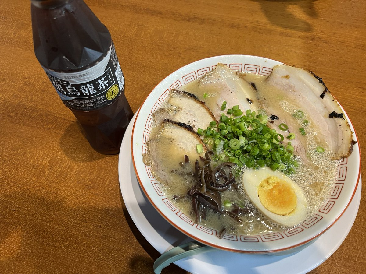 saunadaikich's tweet photo. 先日のサウナニノサ🧖‍♂️昭和の香り漂う🪵
セメントの水風呂外観のタイル何故か落ち着く😮‍💨サ飯佐野ラーメン🍜🥟雷桜⚡️🌸
本日の🍜だるま大使〜HANARE〜いつ食べても最高😆
#サウナニノサ
#雷桜
#ラーメン
#餃子
#だるま大使 https://t.co/KxHKlNE5DN