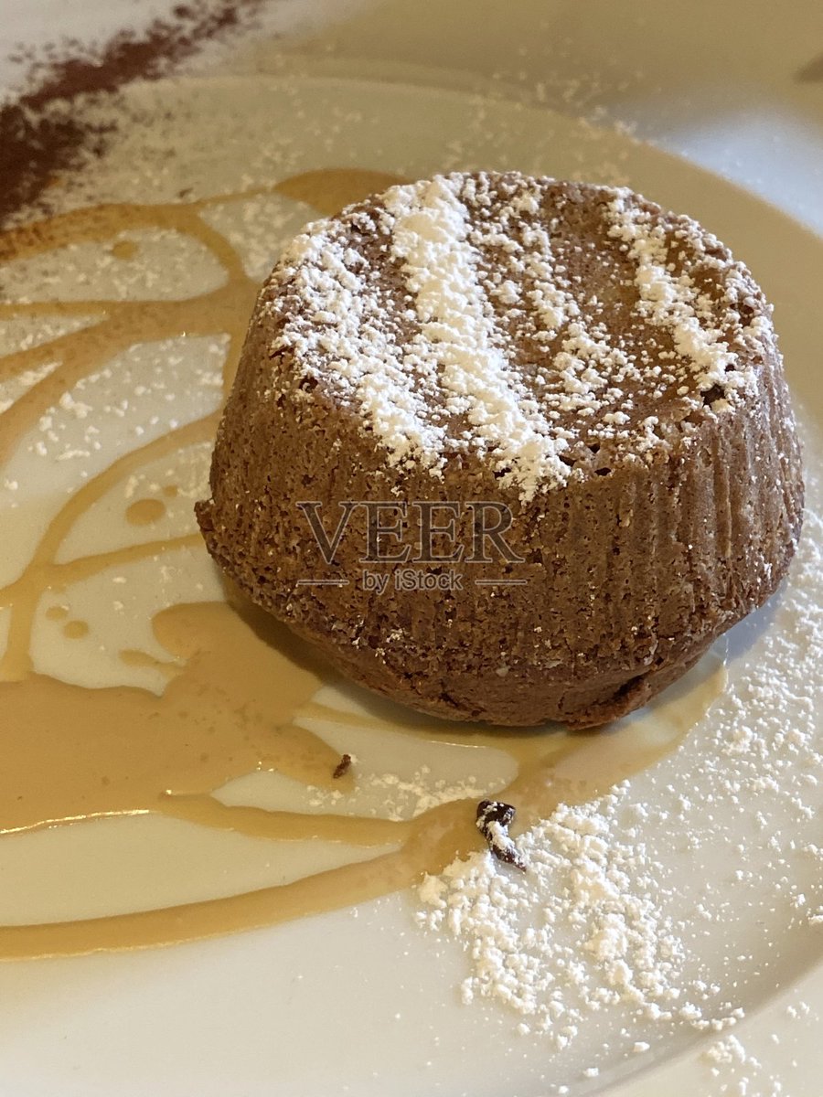 VenssaGonalves's tweet photo. Just tried the cream cheese lava croissant at the new café downtown and wow—flaky layers oozing with rich, tangy filling, best pastry I’ve had all month! 10/10, will come back tomorrow. https://t.co/boIDbctyAp