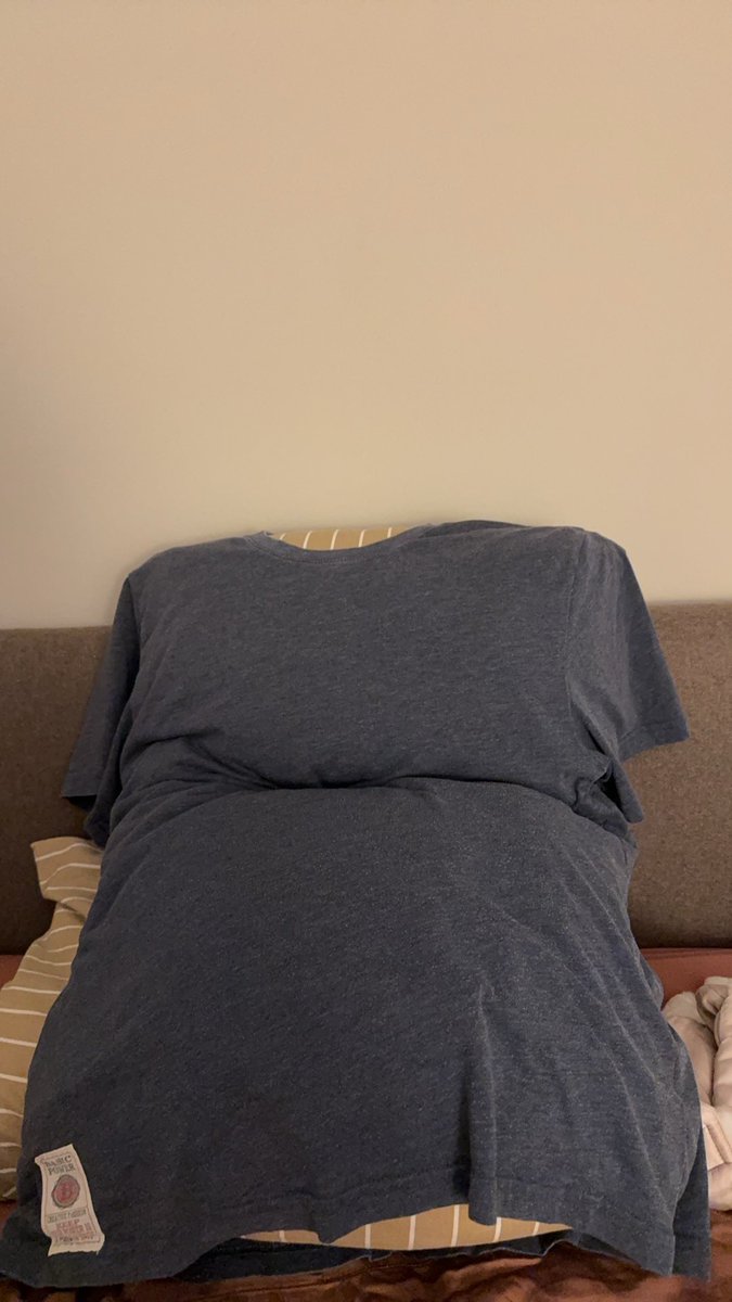 jjjjfine's tweet photo. 母狗日记：

今天洗完澡又因为和主人聊骚把内裤搞湿了。由于思念主人把主人的睡衣套在枕头上，现在被我用来靠着自慰。

主人说要不要试试寸止，快喷的时候停下来。就这样寸止了4，5次。然后主人允许我喷出来。最后就是喷得差点停不下来。寸止不错。

想主人@SCTTDDD https://t.co/02q9s7XQqu