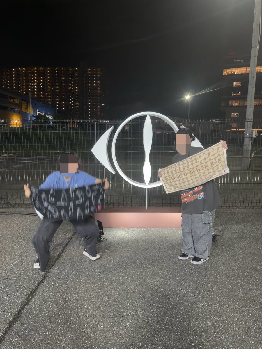 Mayo_710's tweet photo. 昨日は親友の子とヨルシカのライブでした！！
今日も行くよ！！！！ https://t.co/btJfksvSsE