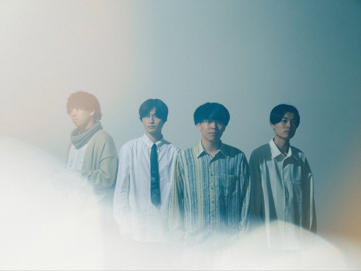 MAKKURAGE9's tweet photo. 新しいアーティスト写真を公開します。

Vo./Gt. 結音 @soundtier
Gt. 亮二 @9kuragegaruk9
Ba. 首巻 @kubimakidesu
Dr. 丈 @jodr_humhum

photo by @rrrryonnnn1 

#makkurage https://t.co/JAjnW7sZEU