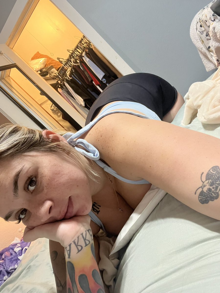 Lorettarosfeho2's tweet photo. Which type of gift are you going to give me on my birthday guys https://t.co/4Ewp9EMGtF