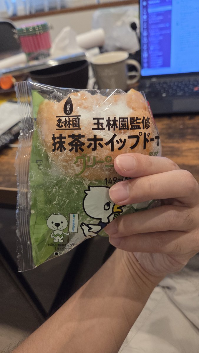 junyablog's tweet photo. さすがにホイップ少なすぎないか、？

#ファミマ
#新商品 https://t.co/CnsPPewK0E