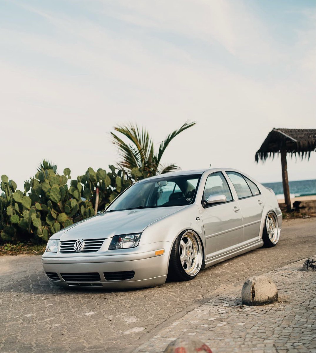EpicDubs's tweet photo. 🏝️ 

#VW #Volkswagen #Mk4 #VwJetta #VwVento #Mk4Jetta #Porsche  #OEMWheels #Stanced #DubLife https://t.co/u62zyTt9tA