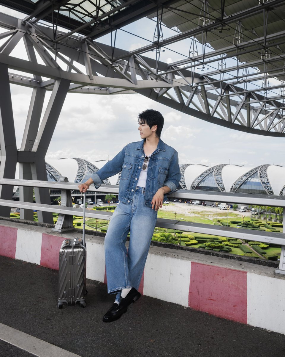 beoncloud_th's tweet photo. ภาพ Airport Look ของ มาย-ภาคภูมิ ก่อนออกเดินทางไปร่วมงาน H&amp;M&amp;YOU&amp;I: A Fashion Story ที่ลอนดอน ประเทศอังกฤษ 📸

#MileFlywithHM https://t.co/6n5jweHJha