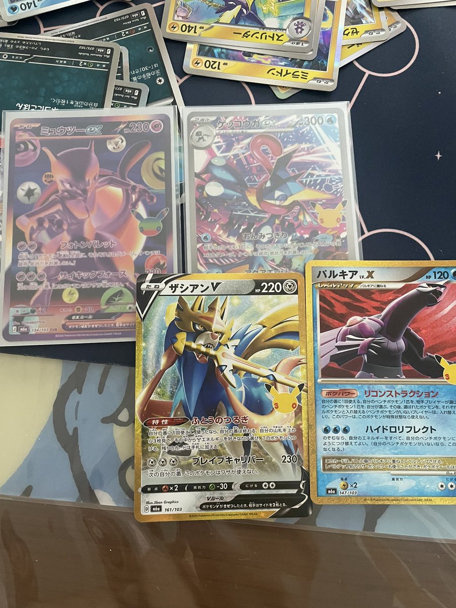 saber210's tweet photo. 結果
復刻枠はクソ雑魚だったけどパルキアlvxは中学の頃やってたときデッキに入れてたから思い出補正ある
ザシアンはカモってた

ピカチュウは7.12.14.15.16.18.25.26が抜け
ピカチュウ揃えたいなぁ https://t.co/xN1VJlNK2K
