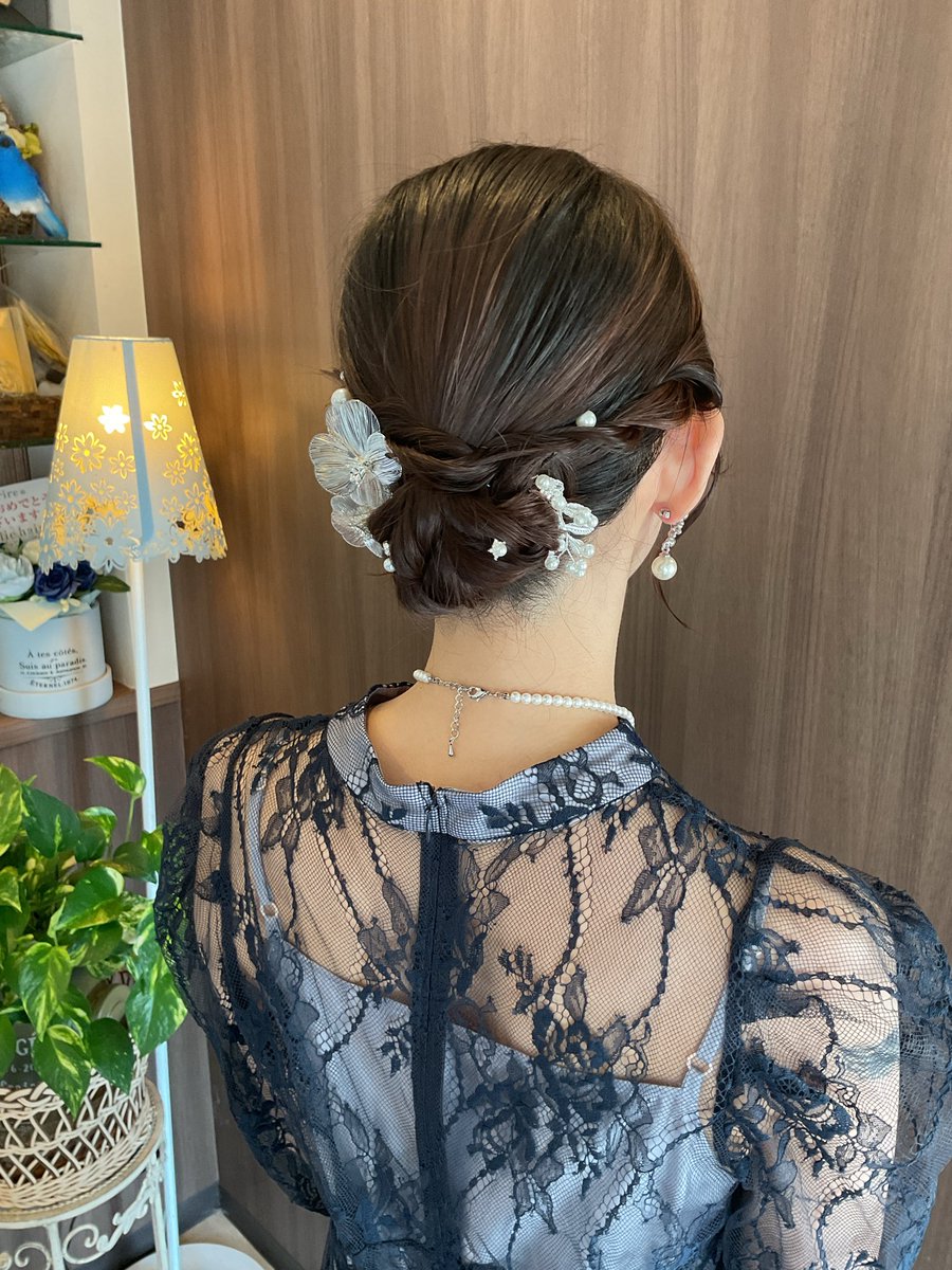 cherire_salon's tweet photo. 今日、やけに結婚式お呼ばれのヘアセット予約のお問い合わせが多い。福井市でヘアセットするサロン迷われたら日程がわかり次第ご連絡下さい🙇‍♀️当店は、早朝(7:00〜)や着付け、メイクアップ、和装ヘア、洋装ヘア承ります。※スタイリスト私１人です
#結婚式およばれヘア　#福井市美容室　#美容室 https://t.co/k6uypjJA0j