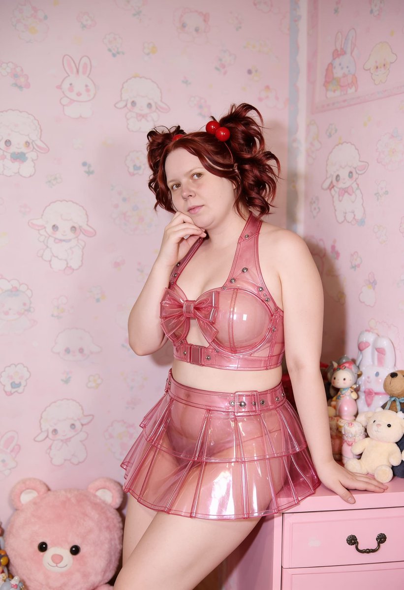 Lizzy1262629's tweet photo. Clear pink PVC two-piece — big bow on the crop, studded straps, layered mini with a belt. Pastel room, toys on the dresser.

#PinkPVC #ClearPVC #BowTop #PVCSkirt #KawaiiRoom #PlasticFashion #FetishFashion #OOTD #StatementSet #LookOfTheDay #PastelLook #CuteSet https://t.co/LVK7zAgiGW