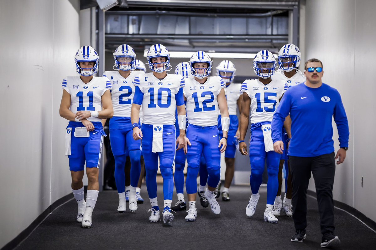 LiftingCoug's tweet photo. Byu needs to wear their classic road unis more often https://t.co/K17oTjVYlR