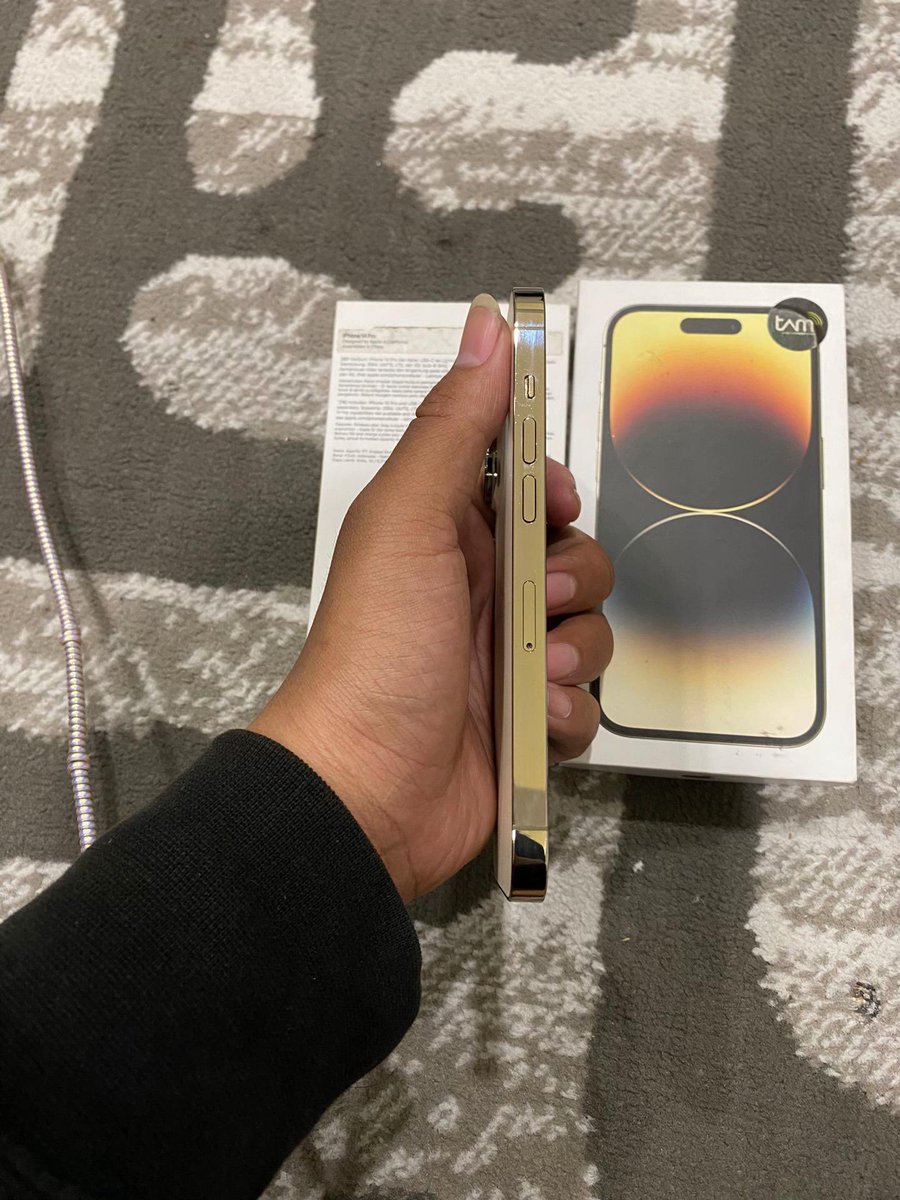 Lisaaaqua's tweet photo. Hai gessss 
Aku mau #WTS IPhone 14 pro gold ibox 256
BH 98% 
Fullset, NO minus ya cek sepuasnya!!!!!
COD Langsung depan rumah / BISA EPX
6.2 Aja nepisss!!! 
noted: Dijual Karna Lagi Butuh uang Cepat!
Serius langsung DM aku yaww timakasiii🌻 #zonauang #zonajajan https://t.co/TvUUjUq9XF