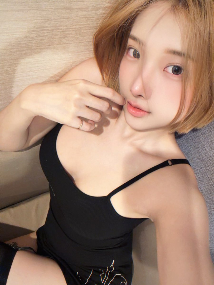 BettyRamirc9w6's tweet photo. 男生是觉得 胸部和脸 哪个更重要啊? https://t.co/Aj5qQ3EpFK