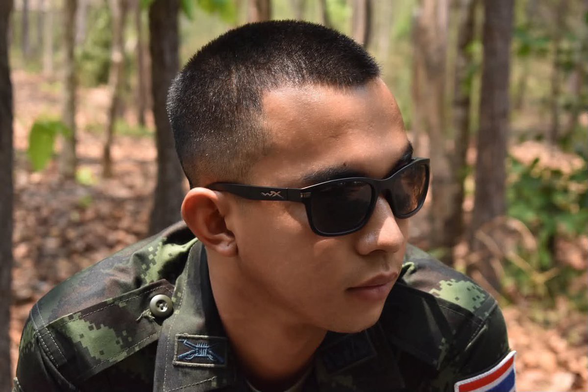 PHONLAPHATRSMN's tweet photo. หัวเกรียน อยากมีแฟน 🤪❤️
#ทหาร #หัวเกรียน #โสด https://t.co/d7U25GR3X8
