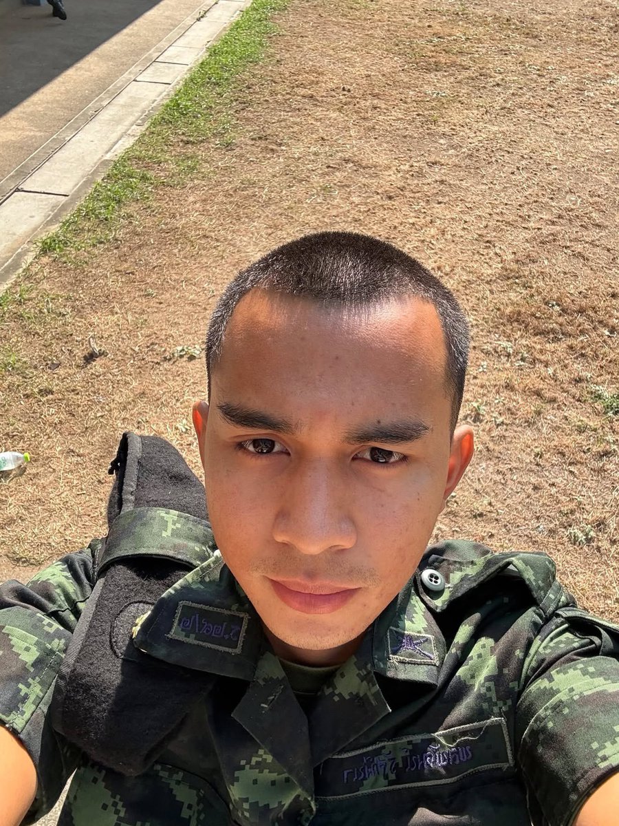 PHONLAPHATRSMN's tweet photo. หัวเกรียน อยากมีแฟน 🤪❤️
#ทหาร #หัวเกรียน #โสด https://t.co/d7U25GR3X8