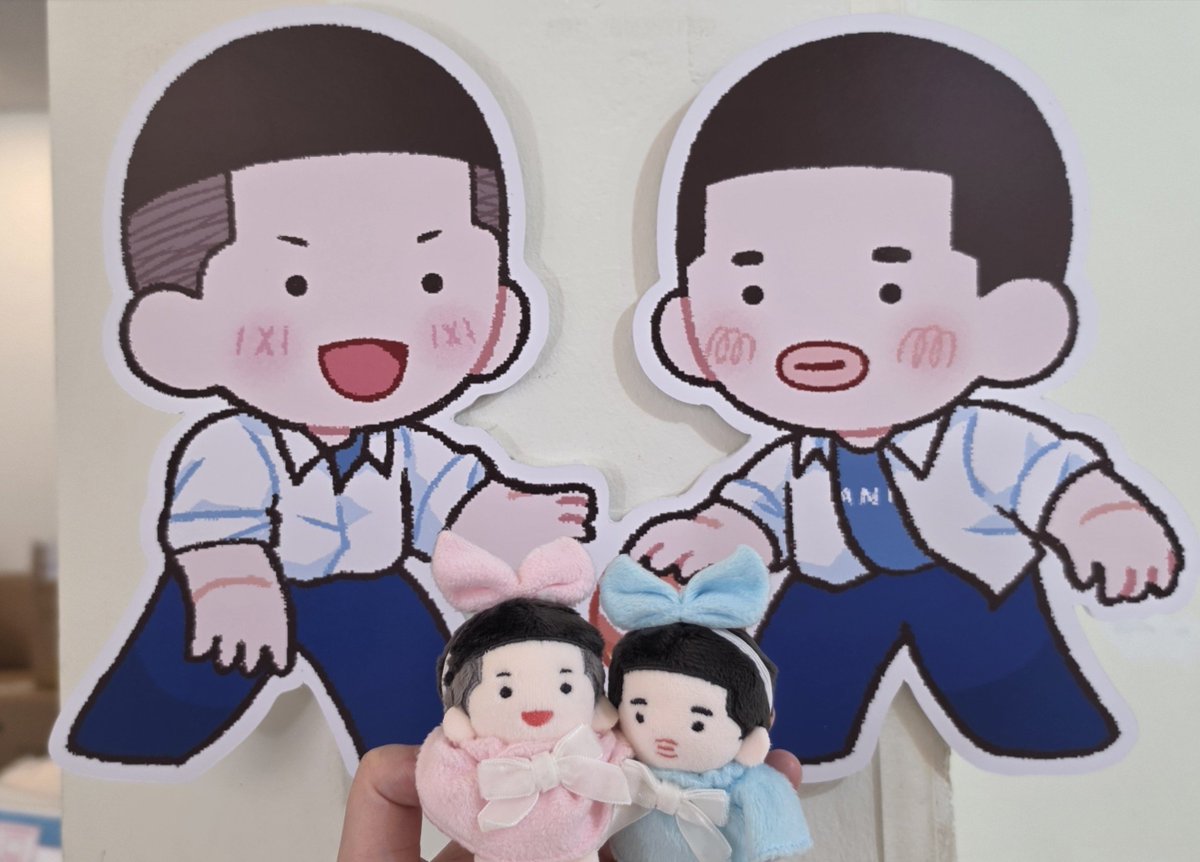 geance_'s tweet photo. 여전히 사랑이 가득하구나 너희..
공간 곳곳에 예쁜 우명이 가득해서 머무는 내내 너무 행복했어요🥹
거기다 이 많은걸 제가 받아도 될까요 흑흑
올해도 우명할 수 있어서 너무 행복해요 정말 감사합니다
우리 모두 평생 우명해 줘🫶✨
#9겨진_유니폼과_4물함_속_편지 
#근육통성장통_사랑통엔_94파스 https://t.co/ASDeYlJxLR