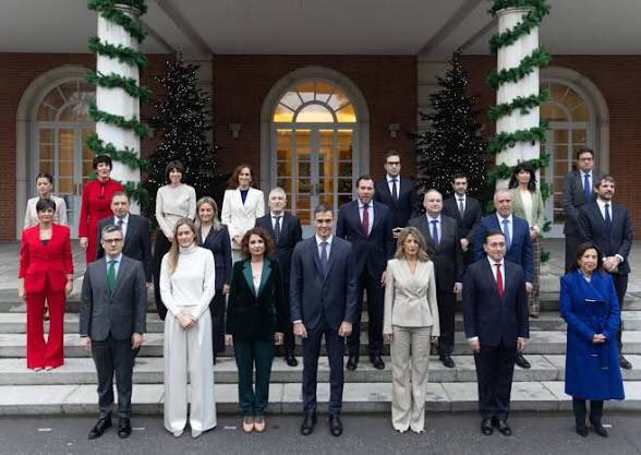 Azucena67015389's tweet photo. Cómo consideras al Gobierno de Sánchez? Una caterva de ineptos o una caterva de hijos de puta?…👍👍 https://t.co/vXvsoA4Icm