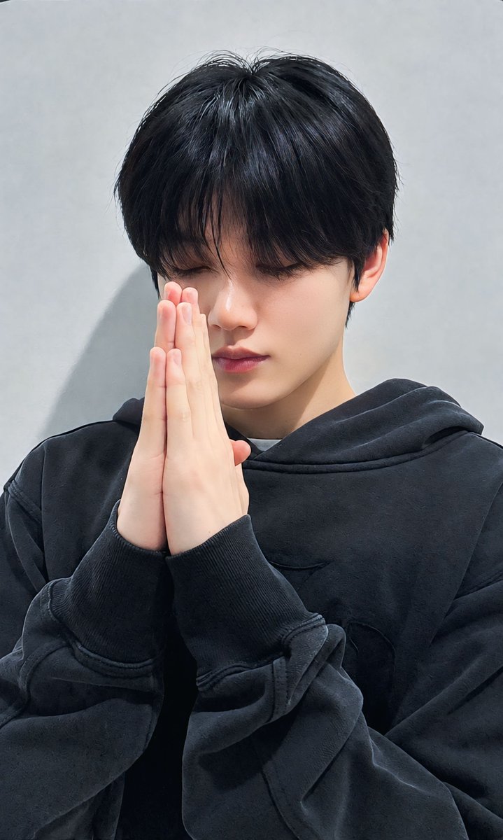 Luckytunez's tweet photo. 🙏🏻🙏🏻🙏🏻🙏🏻 https://t.co/rzVD06NeeI