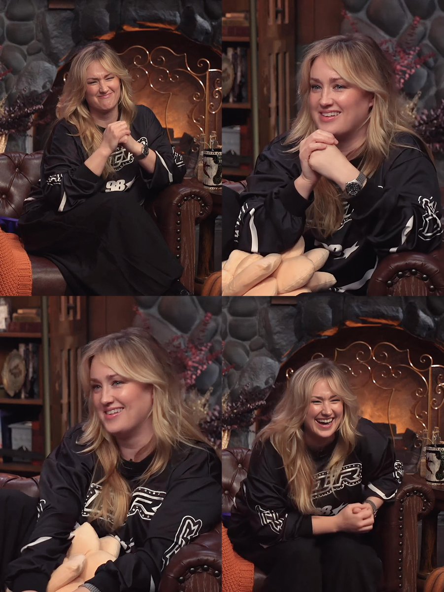 wirelightss's tweet photo. ashley johnson the angel you are <3 https://t.co/Hbz9TcWHBS