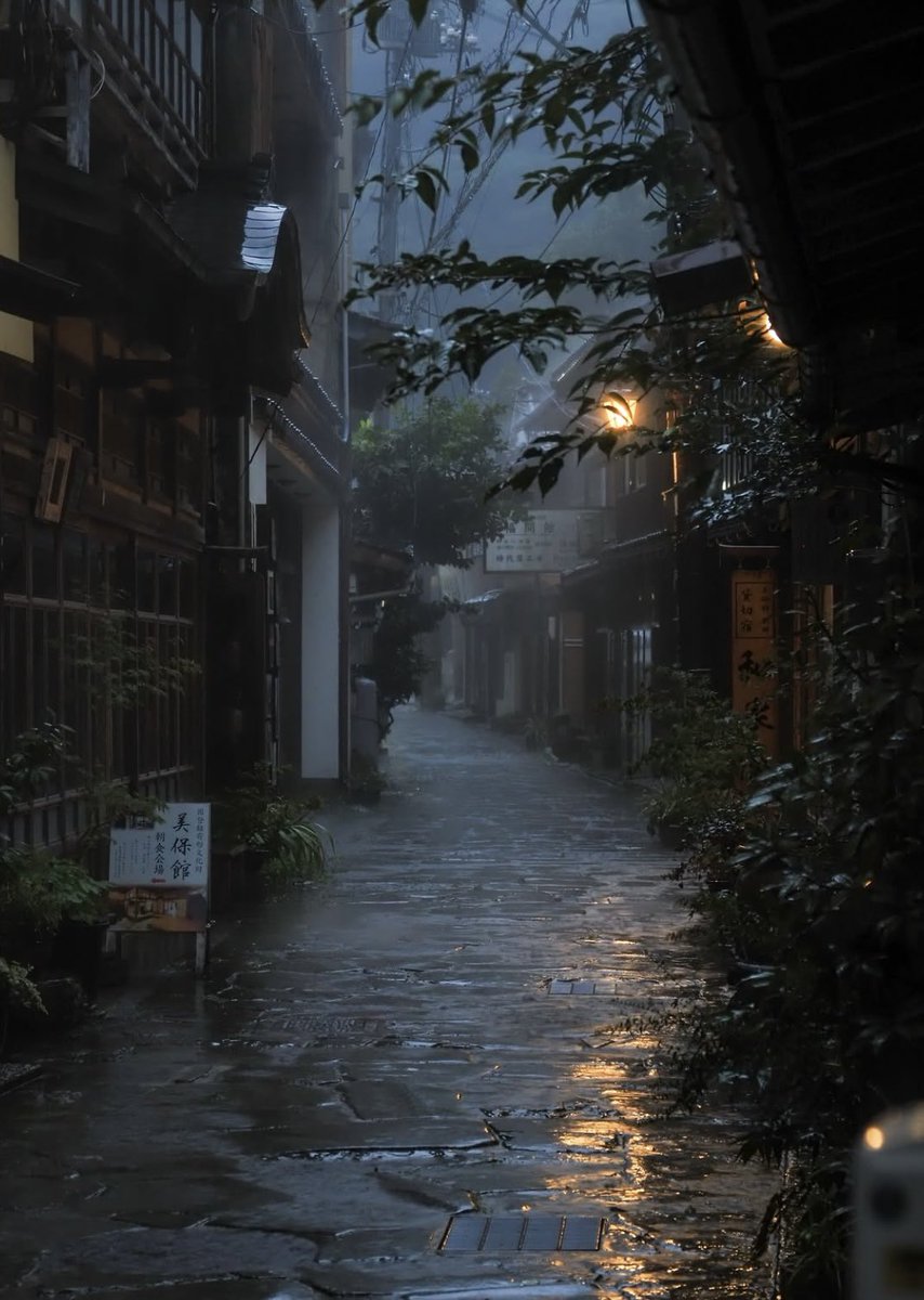 voshans's tweet photo. Ochtend in #Matsue, #Japan… 

(Foto TERA Photography)

#stadsleven #stadsgezicht 
#travelphotography #citylife 
#streetphotography #fotografie
#urbanphotography #photography 
#streetlife #straatleven #travel #urban 
#reflecties #reflections #Shimane https://t.co/9v2n3eWjqF