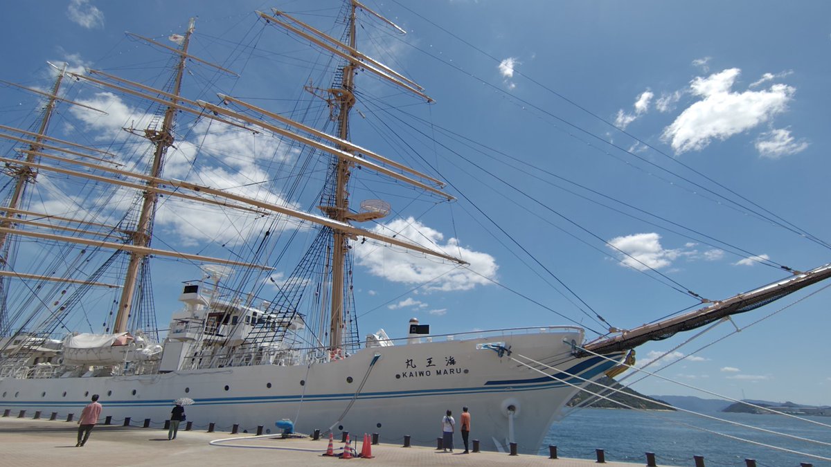kinboshi_inc's tweet photo. 夏に宇野港に行った時の写真です🤳🚢
天気もよく景色も綺麗で、桃のかき氷も絶品で夏の最高の思い出ですね☀️
最近は雨も続き秋めいてきているので夏が恋しいです😢☔️
#金星
#KINBOSHI
#SECURITY
#警備
#制服
#ピュアット
#GULAS
#Quanta
#宇野港
#かき氷
#おまち堂
#夏の思い出
#海 https://t.co/G312gsYJqo