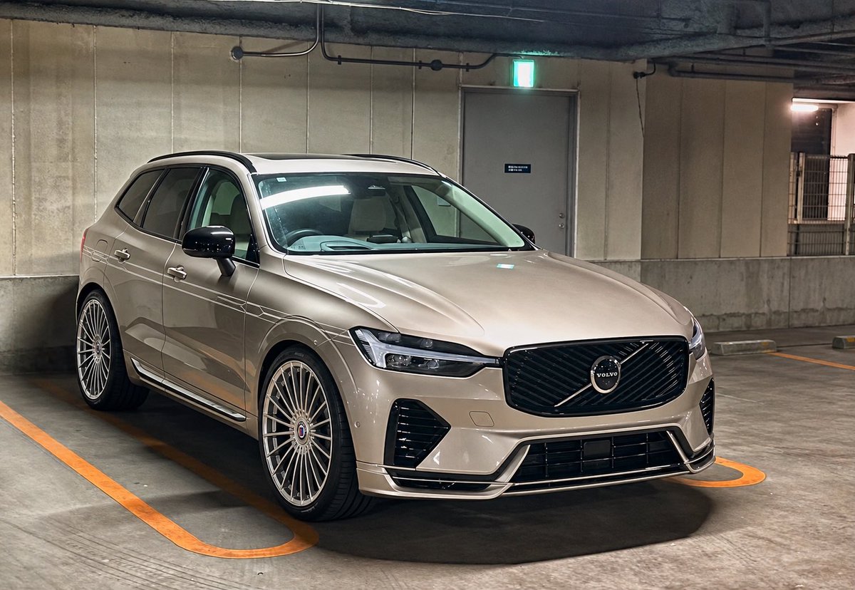 bigblue1212's tweet photo. あらら🤤

#愛車をアルピナ風に #VolvoXC60 #XC60 #ボルボ https://t.co/Wb03kM7rx4