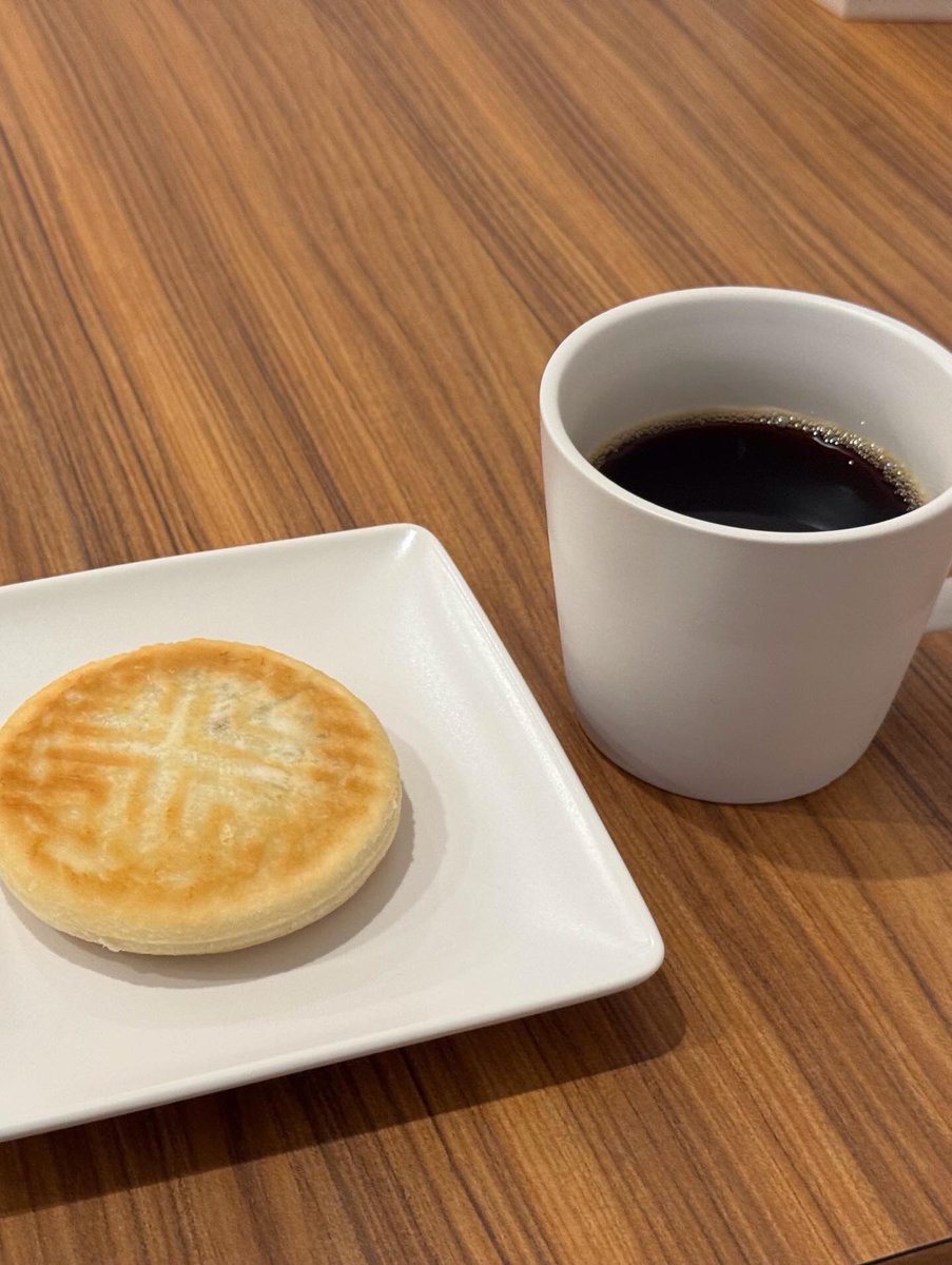 RRRetment's tweet photo. こんにちはRRRドリンクです🥤
今週は涼しくなりましたね♪
当店では冬に向けてホットドリンクを準備しております☆
この機会にぜひ当店自慢のホットドリンクを飲んで行かれませんか？
皆様のお越し心よりお待ちしております☆
#飯塚市
#本町商店街
#カフェ
#ホットコーヒー
#紅茶 https://t.co/MctEzQtBYC