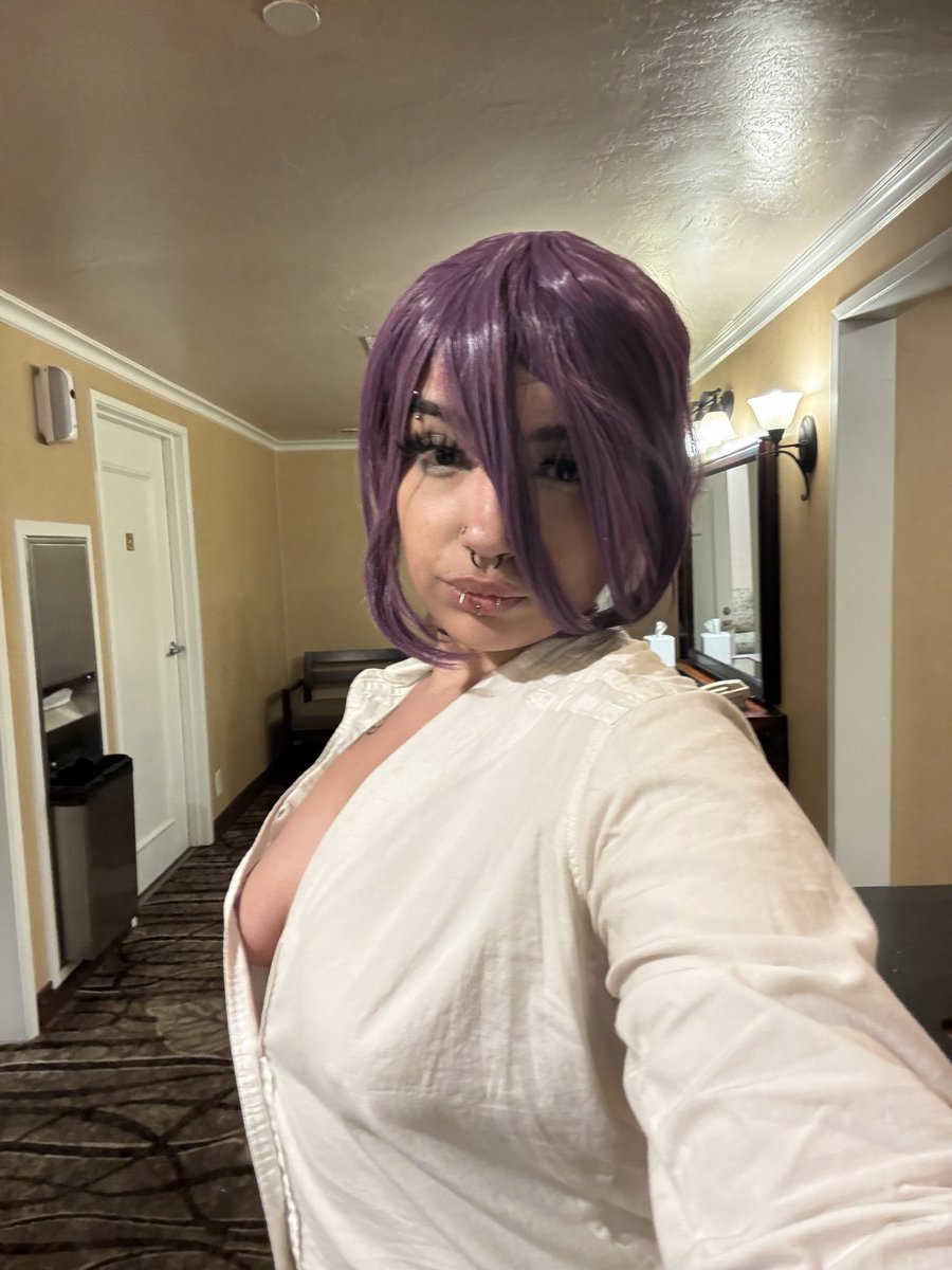 pantsupii's tweet photo. pool reze i love her sm https://t.co/cXQF4tzERr